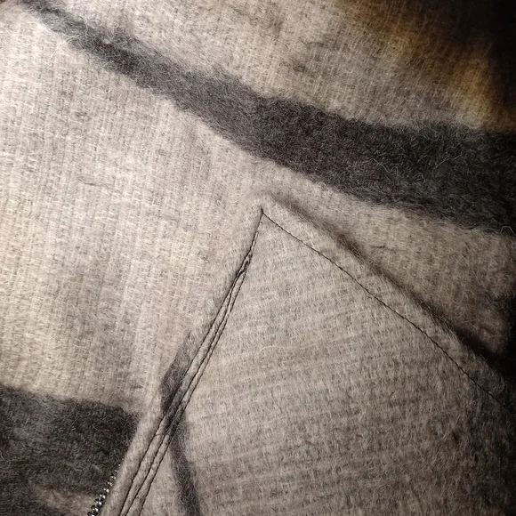 Dramatic Monochrome Handmade Wool Cape - Boutique Free Size - Picture 8 of 8